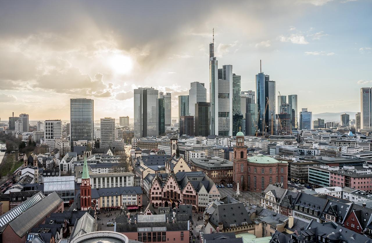 Frankfurt's Urban Development Path: How Housing and Mobility Policies Took Shape