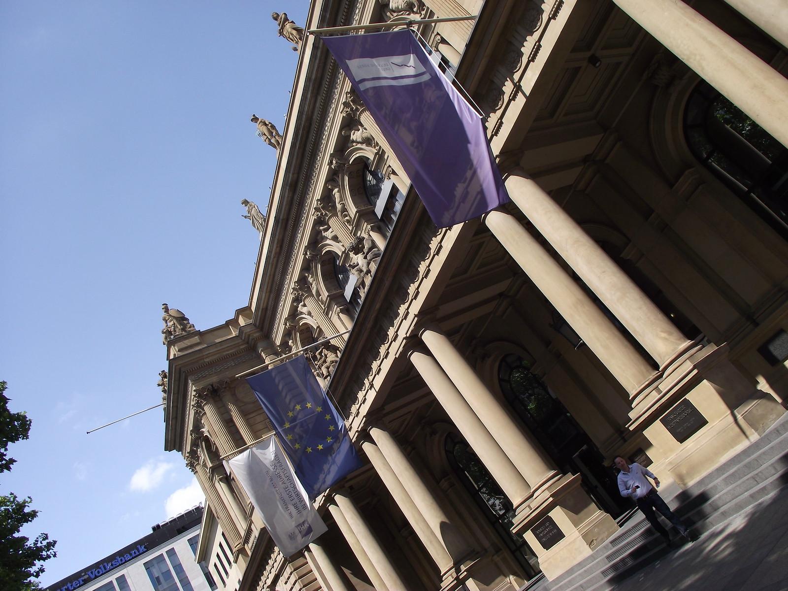 DAX fällt auf 24.831 Punkte, Exportwerte belasten Frankfurter Portfolios